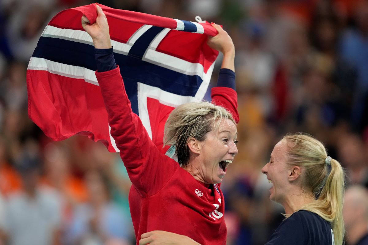 Norway goalkeeper Katrine Lunde, left, celebrates victory after the gold medal handball match between Norway and France at the 2024 Summer Olympics, Saturday, Aug. 10, 2024, in Villeneuve-d'Ascq, France. (AP Photo/Aaron Favila)