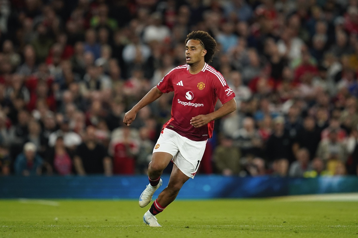 Manchester United's new signing Joshua Zirkzee runs during the English Premier League soccer match between Manchester United and Fulham at Old Trafford, Friday, Aug. 16, 2024, in Manchester, England. (AP Photo/Dave Thompson)