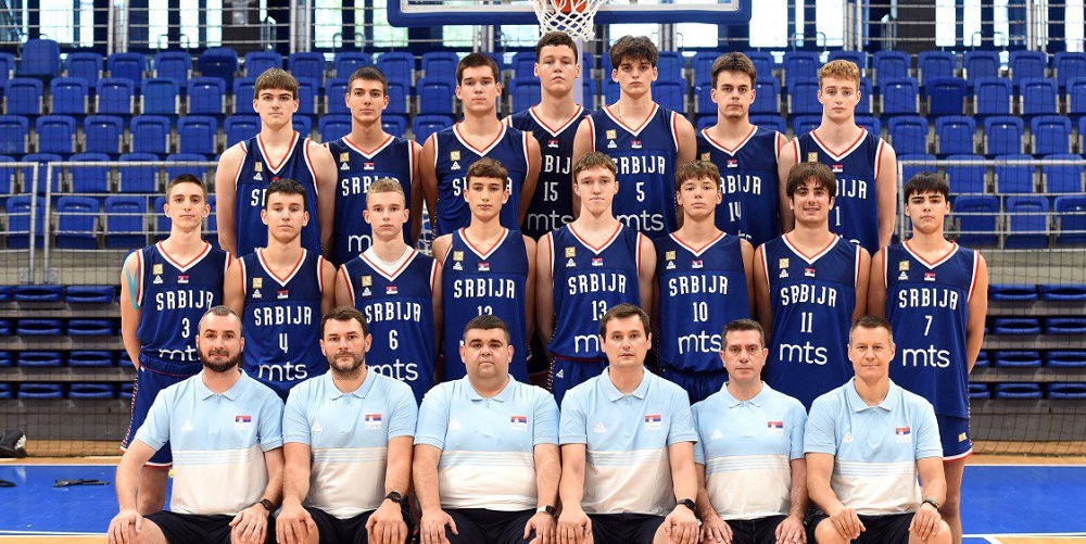 Mladi kosarkasi Srbije U16, i strucni stab, na fotografisanju u Areni Milenijum. Vrsac, 24.07.2024. foto: Nebojsa Parausic Kosarka, Srbija U16, Ekipa