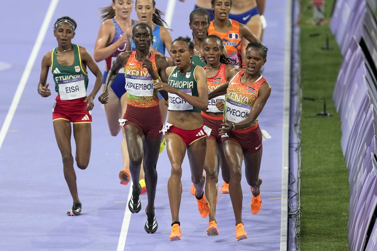 Faith Kipyegon, of Kenya, right, fights for the lead with Gudaf Tsegay, of Ethiopia, during the women's 5000 meters final at the 2024 Summer Olympics, Monday, Aug. 5, 2024, in Saint-Denis, France. (AP Photo/Martin Meissner)