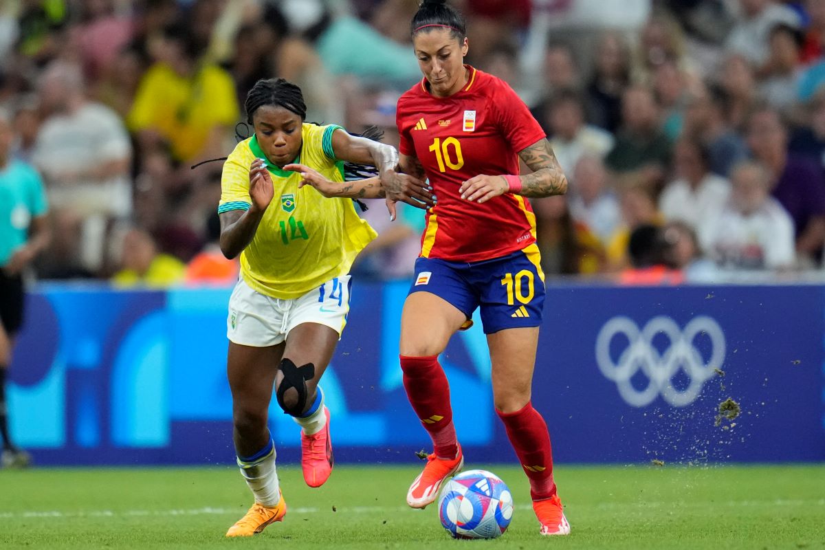 Spain's Jennifer Hermoso, right, and Brazil's Ludmila battle for the ball during a women's semifinal soccer match between Brazil and Spain at the 2024 Summer Olympics, Tuesday, Aug. 6, 2024, at Marseille Stadium in Marseille, France. (AP Photo/Julio Cortez)