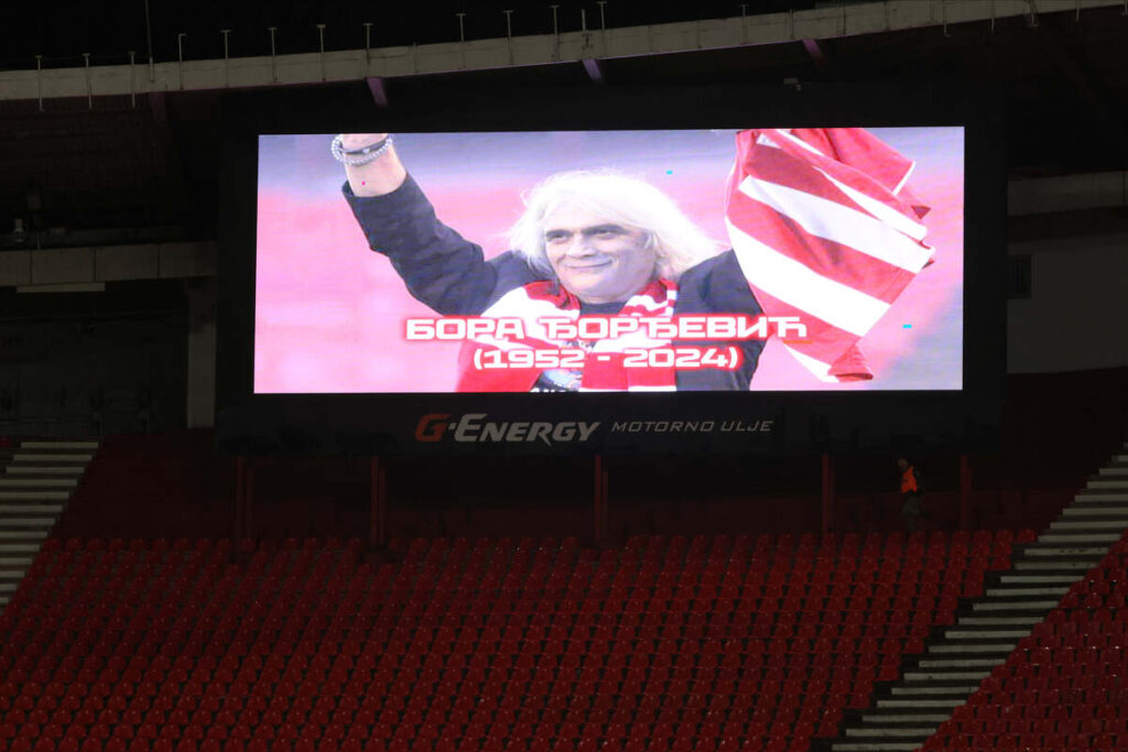 Minut ćutanja za Boru Đorđevića, navijača Crvene zvezde na utakmici Superlige Prvenstva Srbije protiv Napretka Krusevac na stadionu Rajka Mitica, Beograd, 14.09.2024. godine Foto: Marko Metlas Fudbal, Crvena zvezda, Superliga Prvenstvo Srbije, Napredak Krusevac