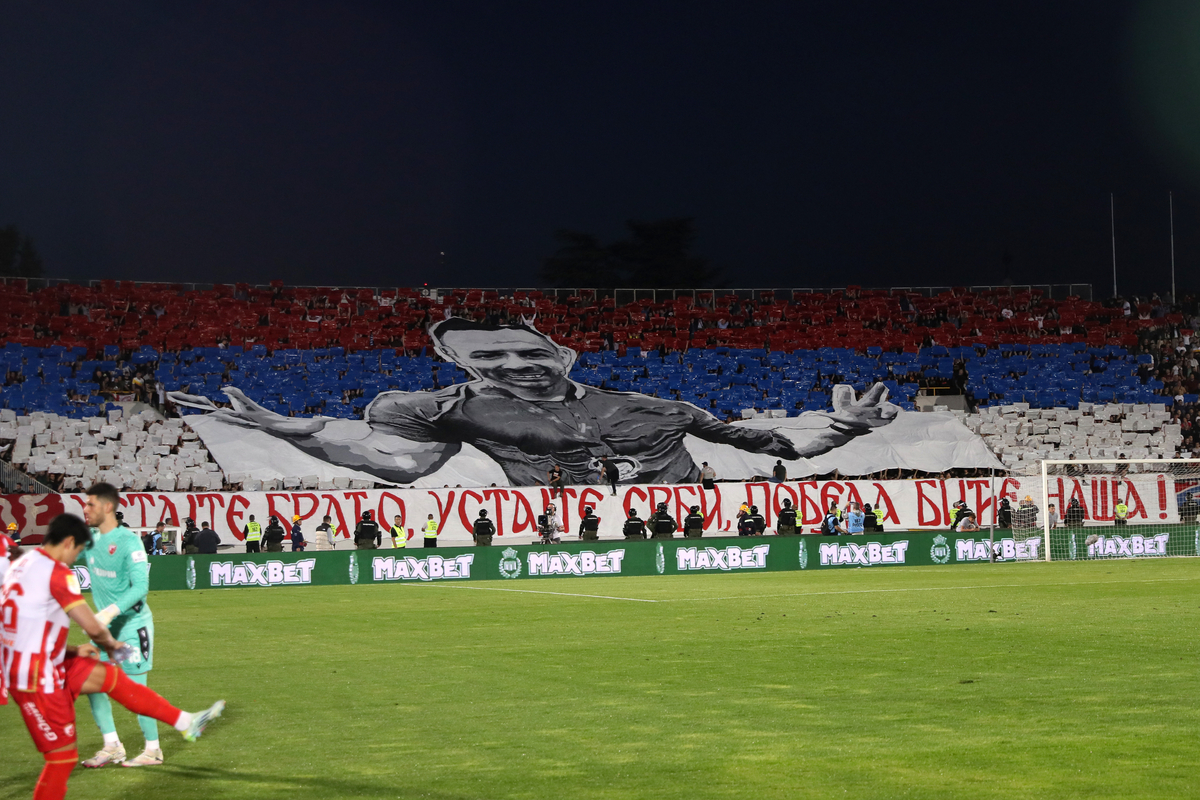 Navijači Crvene zvezde sa koreografijom na utakmici Superlige Prvenstva Srbije protiv Partizana na stadionu JNA, Beograd, 23.09.2024. godine Foto: Marko Metlas Fudbal, Crvena zvezda, Superliga Prvenstvo Srbije, Partizan