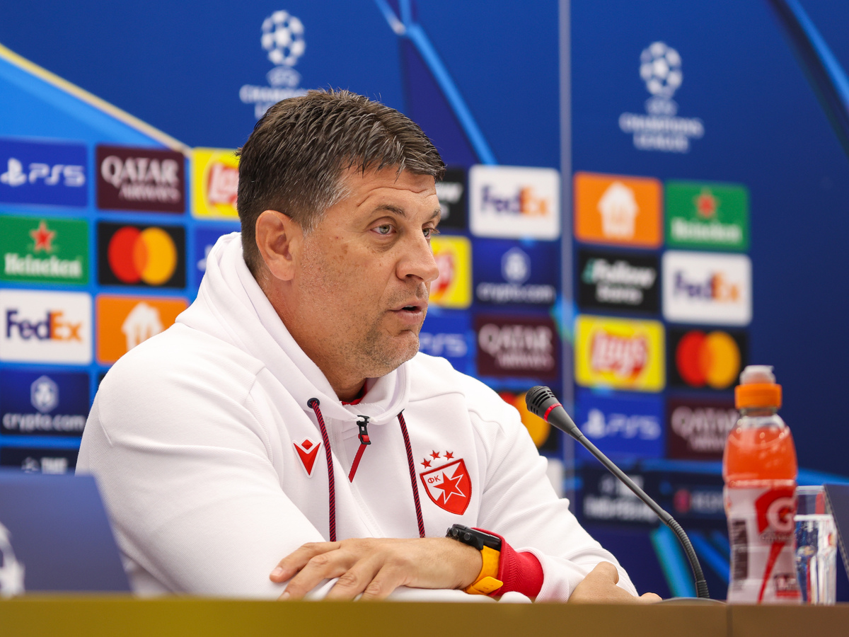 Trener Crvene zvezde na pres konferenciji pred utakmicu UEFA Lige sampiona protiv Benfike na stadionu Rajko Mitic, Beograd 18.09.2024. godine Foto: MN press/dt Fudbal, Crvena zvezda, UEFA Liga Sampiona , Benfika, Pres konferencija