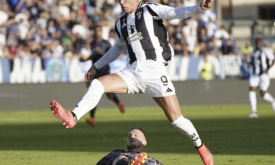 Juventus Dusan Vlahovic, top, is tackled by Empoli's Ardian Ismajli during the Italian Serie A soccer match between Empoli and Juventus at the Carlo Castellani Stadium in Empoli, Italy, Saturday, Sept. 14, 2024. (Marco Bucco/LaPresse via AP)