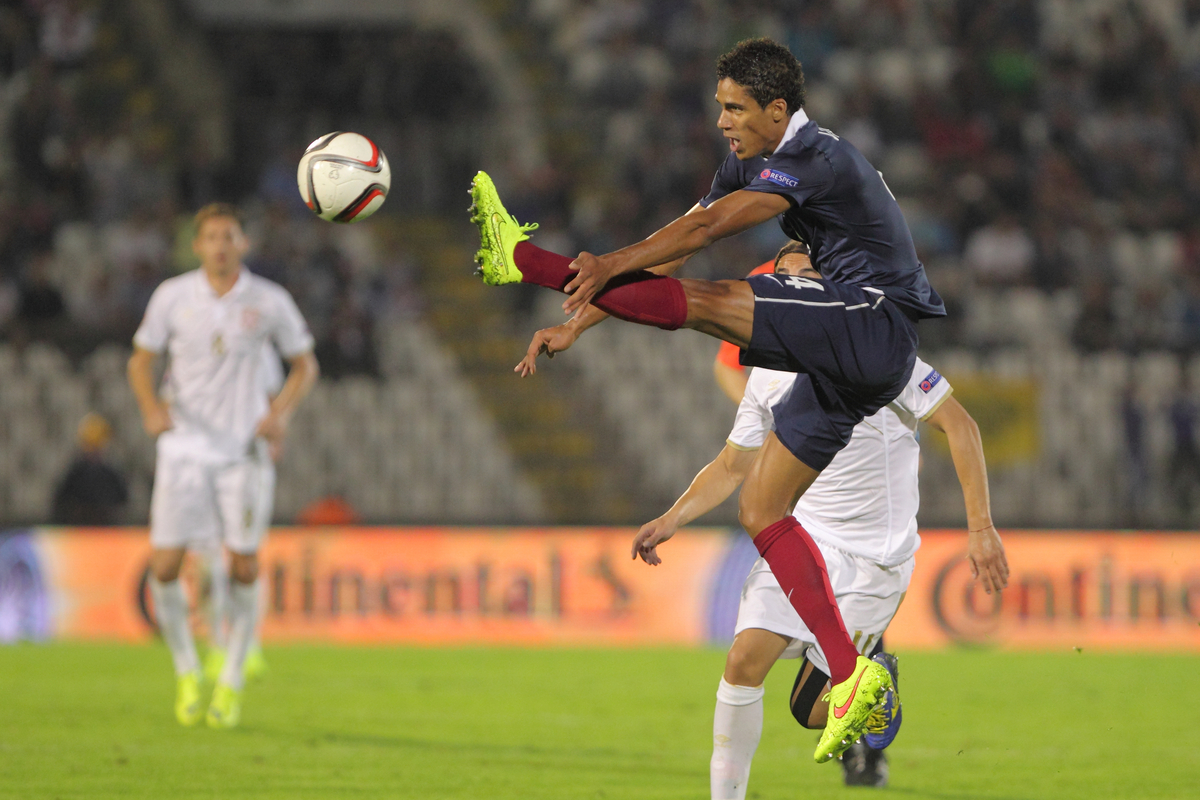 RAPHAEL VARANE Rafael Varan fudbaler reprezentacije Francuske na prijateljskoj utakmici kvalifikacija za UEFA Evropsko prvenstvo protiv Srbije na stadionu Partizana, Beograd 07.09.2014. godine Foto: Marko Metlas Fudbal, Reprezentacija, Srbija, Francuska, Prijateljska utakmica