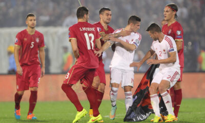 STEFAN MITROVIC, ALEKSANDAR KOLAROV, TAULANT XHAKA Taulant Caka, Zastava Velike Albanije koji vuce dron prekid tuca fudbaleri reprezentacije Srbije na utakmici kvalifikacija za UEFA Evropsko prvenstvo protiv Albanije na stadionu Partizana, Beograd 15.10.2014. godine Foto: Marko Metlas Fudbal, Reprezentacija, Srbija, Albanija, Kvalifikacije za Evropsko prvenstvo, Zastava, Dron, Tuca