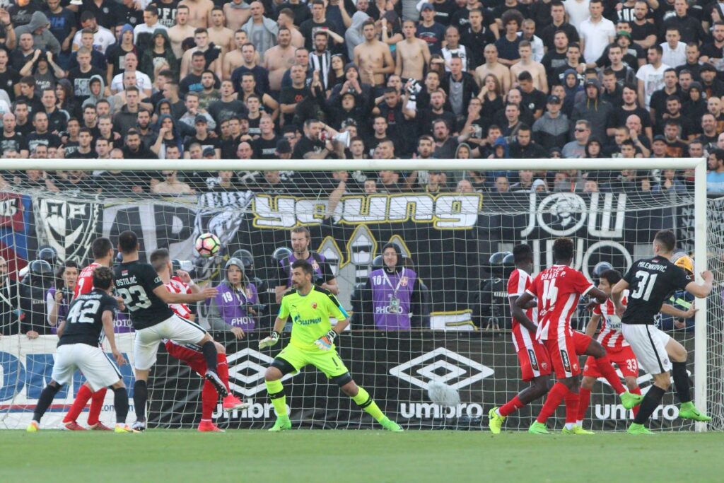 NIKOLA MILENKOVIC fudbaler Partizana na utakmici finala Kupa Srbije protiv DAMIR KAHRIMAN golman iz Crvene zvezde na stadionu Partizana, Beograd 27.05.2017. godine Foto: Marko Metlas Fudbal, Crvena zvezda, Kup Srbije, Partizan