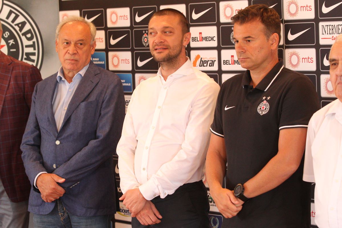 MILORAD VUCELIC predsednik, IVICA ILIEV sportski direktor, ALEKSANDAR STANOJEVIC trener fudbalera Partizana prozivka pocetak priprema u sportskom centru Teleoptik, Beograd 22.06.2021. godine Foto: Marko Metlas Fudbal, Partizan, Pocetak priprema