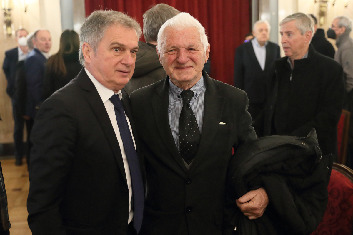 LJUBISA TUMBAKOVIC trener i MARKO VALOK bivsi fudbaler, komemoracija MOMCILO VUKOTIC MOCA bivseg fudbalera Partizana Skupstina grada, Beograd 07.12.2021. godine Foto: Marko Metlas Fudbal, Partizan, Komemoracija