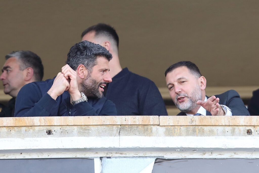 ALEKSANDAR SAPIC gradonacelnik i BRANKO RADUJKO , fudbaleri Crvene zvezde na utakmici Superlige Prvenstva Srbije protiv Partizana na stadionu Partizana, Beograd, 26.04.2023. godine Foto: Marko Metlas Fudbal, Crvena zvezda, Superliga Prvenstvo Srbije, Partizan