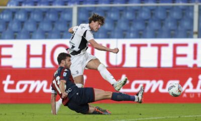 Juventus' Dusan Vlahovic scores during the Serie A soccer match between Genoa and Juventus at the Luigi Ferraris Stadium in Genoa, Italy, Sunday, Sept. 28, 2024. (Tano Pecoraro/LaPresse via AP)