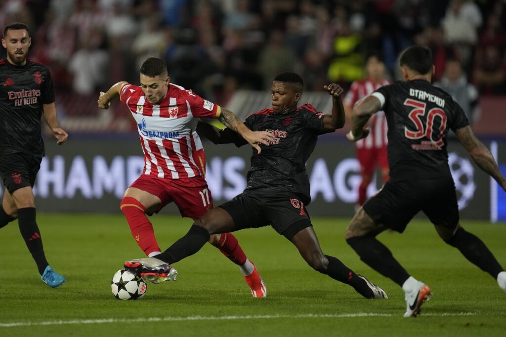 Red Star's Bruno Duarte, left, and Benfica's Florentino fight for the ball during the Champions League opening phase soccer match between Red Star and SL Benfica, at the Rajko Mitic Stadium in Belgrade, Serbia, Thursday, Sept. 19, 2024. (AP Photo/Darko Vojinovic)