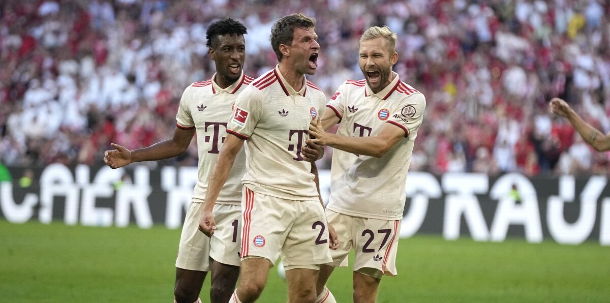 Bayern's Thomas Mueller, center, celebrates with teammates after scoring his side's second goal during the Bundesliga soccer match between Bayern Munich and SC Freiburg at the Allianz Arena in Munich, Germany, Sunday, Sept. 1, 2024. (AP Photo/Matthias Schrader)