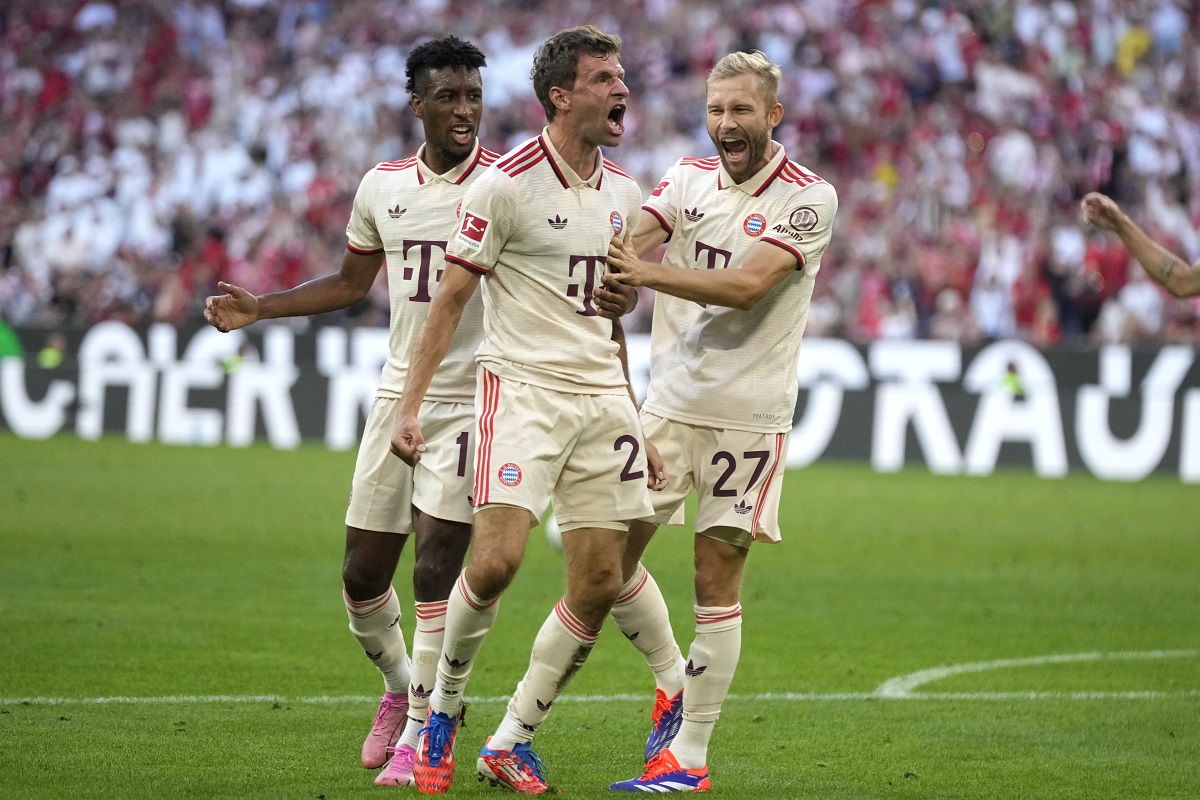 Bayern's Thomas Mueller, center, celebrates with teammates after scoring his side's second goal during the Bundesliga soccer match between Bayern Munich and SC Freiburg at the Allianz Arena in Munich, Germany, Sunday, Sept. 1, 2024. (AP Photo/Matthias Schrader)