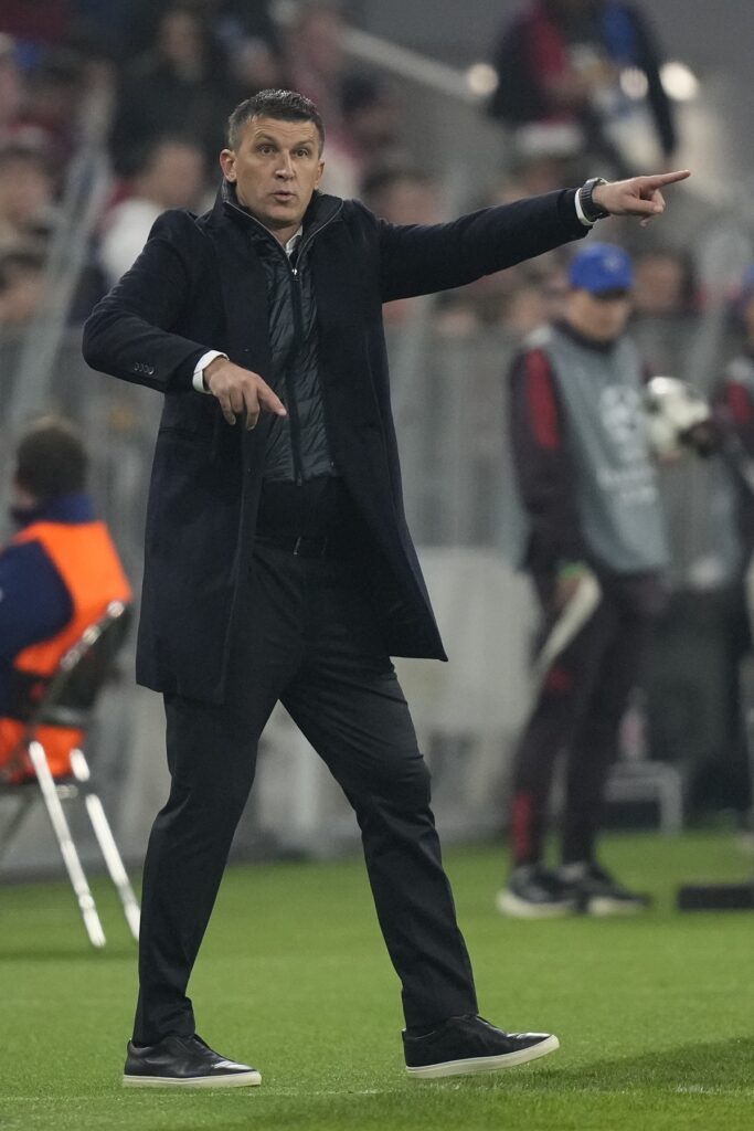 Dinamo's head coach Sergej Jakirovic gestures to his players from the sidelines during the Champions League opening phase soccer match between Bayern Munich and GNK Dinamo at the Allianz Arena in Munich, Germany Tuesday, Sept. 17, 2024. (AP Photo/Matthias Schrader)