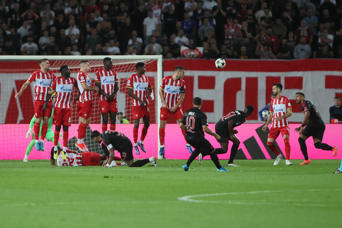 fudbaler Crvene Zvezde na utakmici UEFA Lige Sampiona protiv Benfike na stadionu Rajko Mitic, Beograd 19.09.2024. godine Foto: Ivica Veselinov / MN PRESS FUDBAL, FOOTBALL, UEFA CHAMPIONS LEAGUE, LIGA SAMPIONA, CRVENA ZVEZDA, RED STAR, BENFIKA, BENFICA