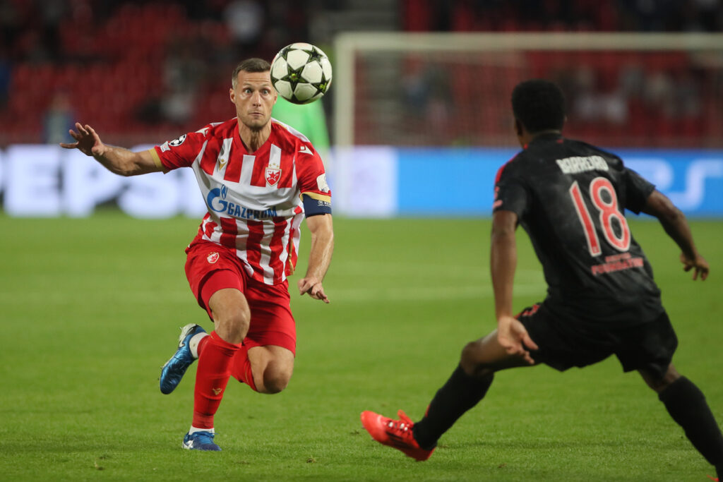 fudbaler Crvene Zvezde na utakmici UEFA Lige Sampiona protiv Benfike na stadionu Rajko Mitic, Beograd 19.09.2024. godine Foto: Ivica Veselinov / MN PRESS FUDBAL, FOOTBALL, UEFA CHAMPIONS LEAGUE, LIGA SAMPIONA, CRVENA ZVEZDA, RED STAR, BENFIKA, BENFICA