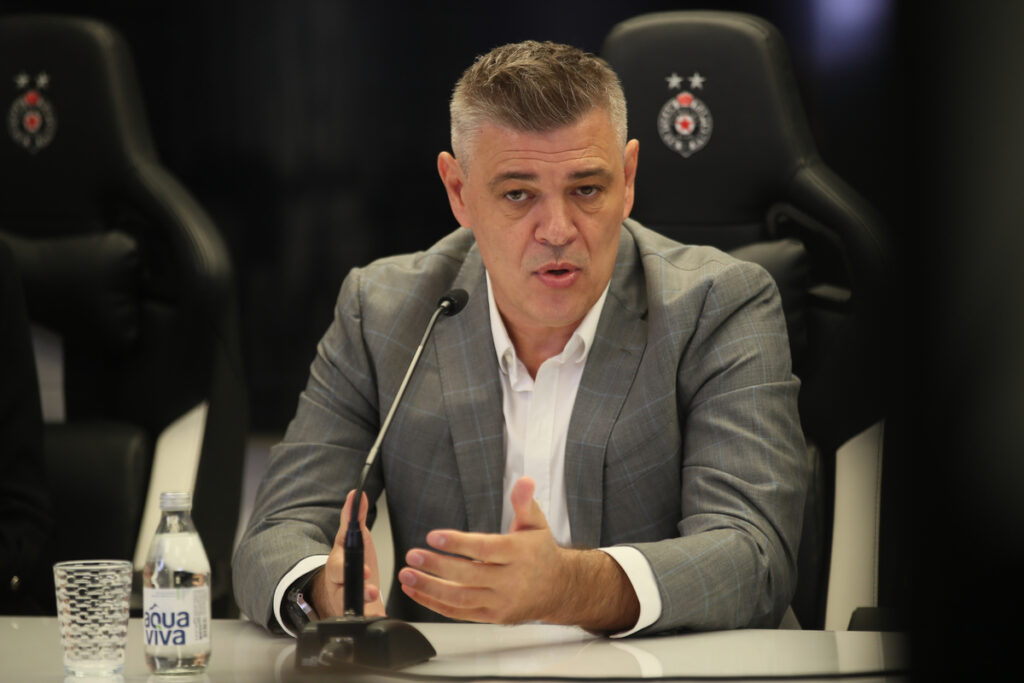 trener Partizana na promociji na stadionu Partizana, Beograd 30.09.2024. godine Foto: Ivica Veselinov / MN PRESS FUDBAL, FOOTBALL, FK PARTIZAN, TRENER, KONFERENCIJA, PROMOCIJA