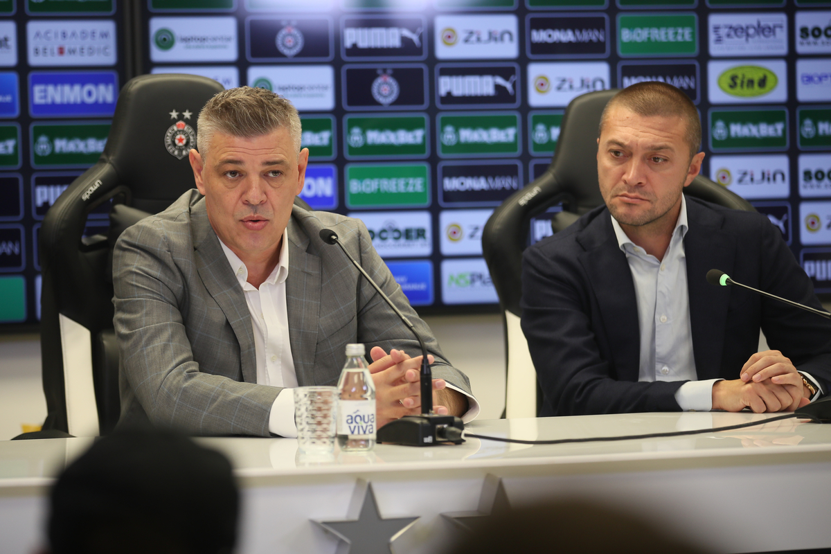 trener Partizana na promociji na stadionu Partizana, Beograd 30.09.2024. godine Foto: Ivica Veselinov / MN PRESS FUDBAL, FOOTBALL, FK PARTIZAN, TRENER, KONFERENCIJA, PROMOCIJA