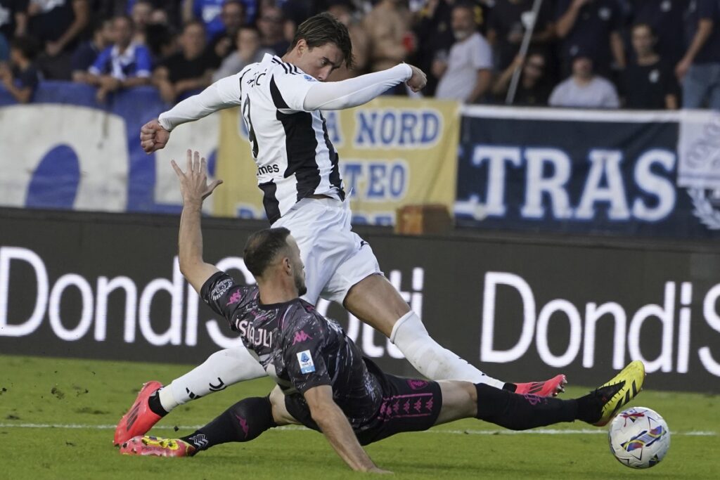 Juventus Dusan Vlahovic, top, is tackled by Empoli's Ardian Ismajli during the Italian Serie A soccer match between Empoli and Juventus at the Carlo Castellani Stadium in Empoli, Italy, Saturday, Sept. 14, 2024. (Marco Bucco/LaPresse via AP)