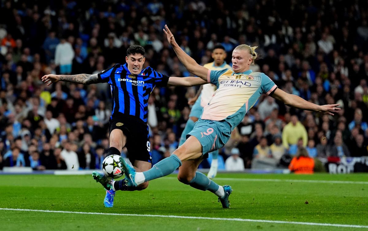 Manchester City's Erling Haaland, right, and Inter Milan's Alessandro Bastoni, left, challenge for the ball during the Champions League opening phase soccer match between Manchester City and Inter Milan in Manchester, England, Wednesday, Sept. 18, 2024. (Nick Potts/PA via AP)