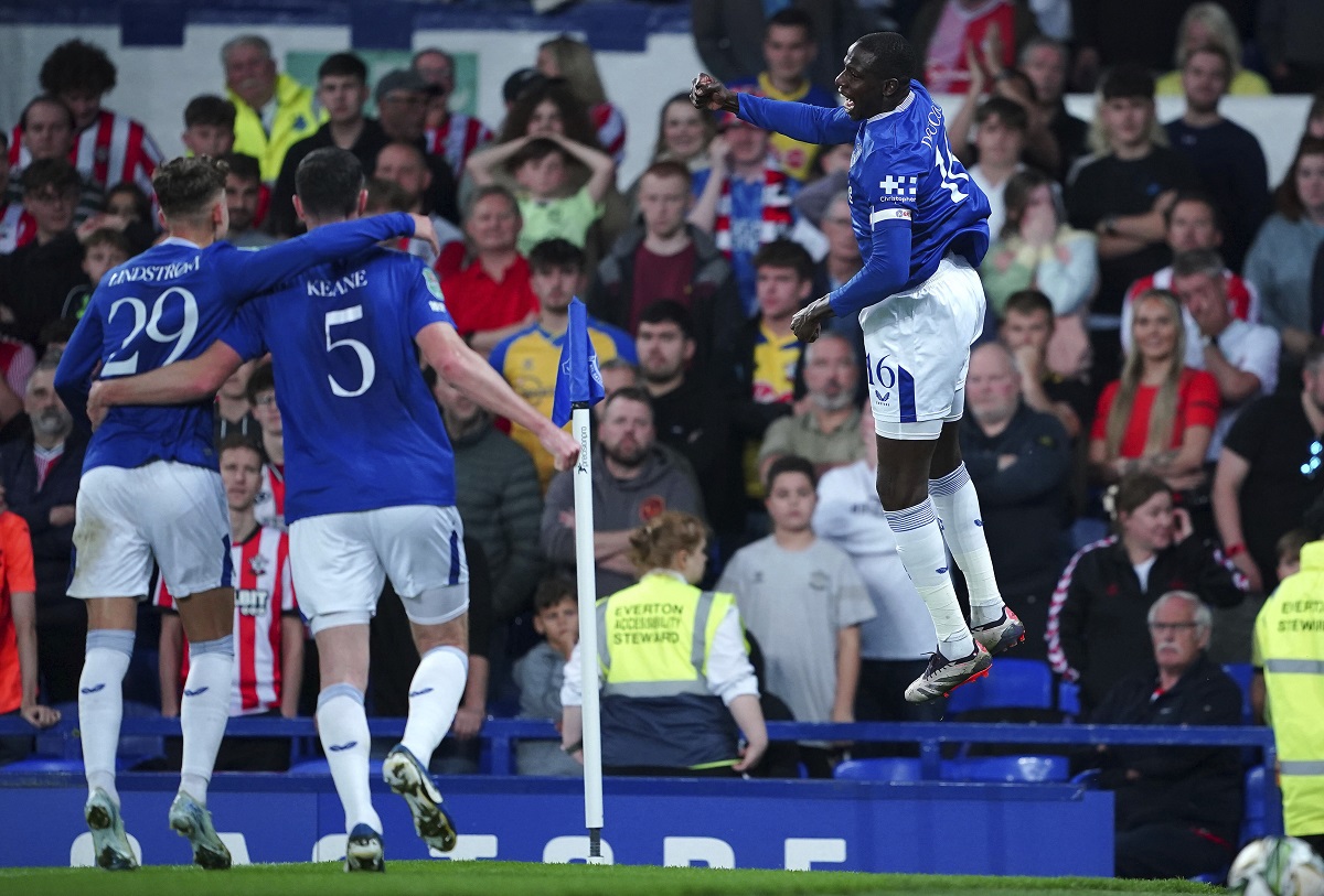 Everton's Abdoulaye Doucoure, right, celebrates scoring during the English League Cup third round soccer match between Everton and Southampton at Goodison Park, Liverpool, England, Tuesday Sept. 17, 2024. (Peter Byrne/PA via AP)