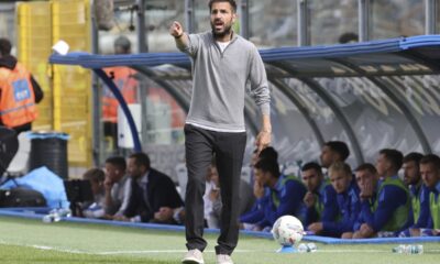 Como's head coach Cesc Fabregas gives instructions during the Italian Serie A soccer match between Como and Bologna at the Giuseppe Sinigaglia stadium in Como, Italy, Saturday, Sept. 14, 2024. (Antonio Saia/LaPresse via AP)