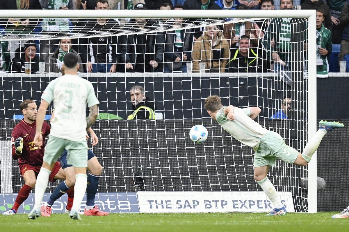 Bremen's Jens Stage, right, scores his side's fourth goal during the Bundesliga soccer match between TSG 1899 Hoffenheim and Werder Bremen, at the PreZero Arena in Sinsheim, Germany, Sunday, Sept. 29, 2024. (Uwe Anspach/dpa via AP)