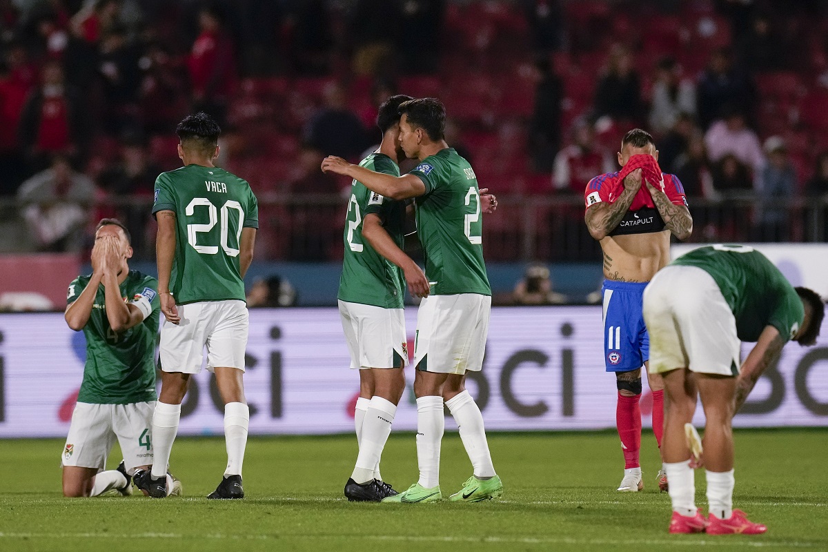 Bolivia's players celebrate after beating 2-1 Chile during a qualifying soccer match for the FIFA World Cup 2026 at the National Stadium in Santiago, Chile, Tuesday, Sept. 10, 2024. (AP Photo/Esteban Felix)