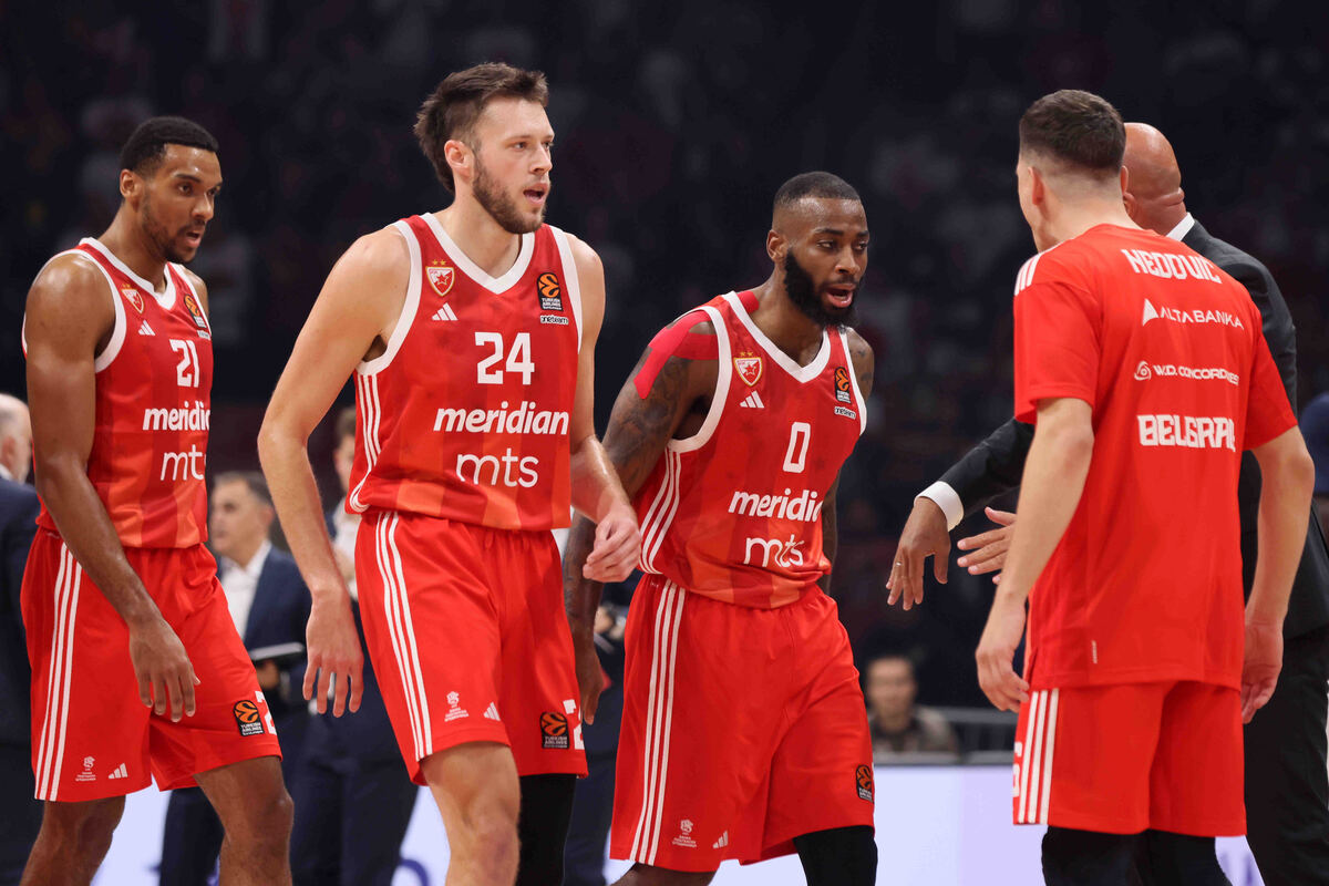 kosarkasi Crvene zvezde na utakmici Evrolige protiv Baskonije u hali Stark Beogradska arena, Beograd 09.10.2024. godine Foto: Marko Metlas Kosarka, Crvena zvezda, Evroliga, Baskonija