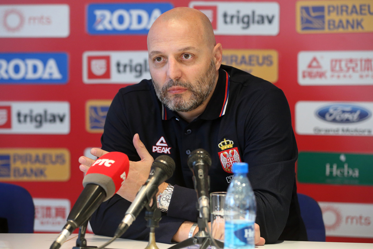 ALEKSANDAR DJORDJEVIC SASA selektor i trener kosarkaske reprezentacije Srbije na pres konferenciji u Kosarkaskom savezu, Beograd, 22.02.2018. godine Foto: Marko Metlas Kosarka, Srbija