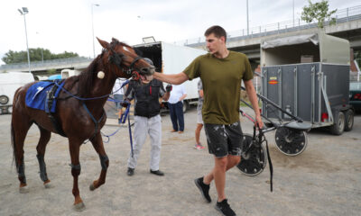 NIKOLA JOKIC kosarkas reprezentacije Srbije na Beogradskom hipodromu sa svojim konjem, Beograd 23.06.2019. godine Foto: MN PRESS Kosarka, Srbija, Hpodrom, Konj