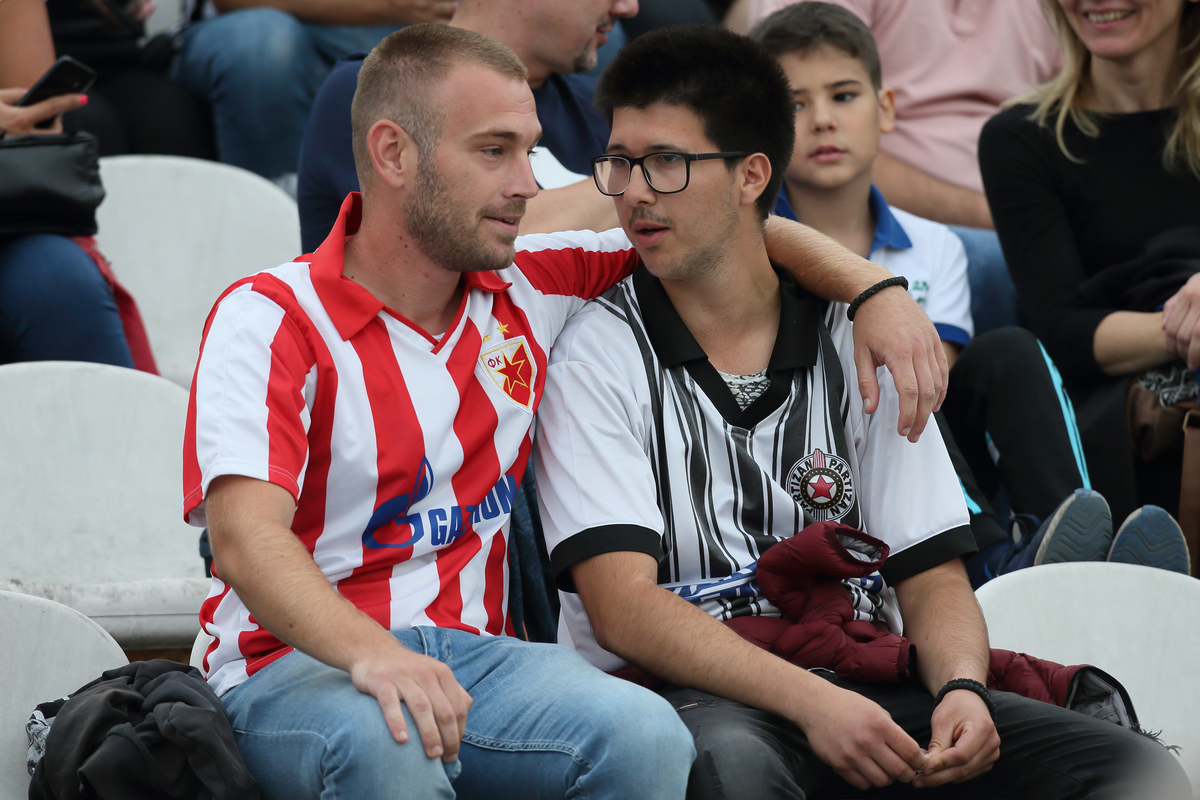 DELIJE navijaci i GROBARI navijaci fudbalera Partizana na utakmici Superlige Prvenstva Srbije protiv Crvene zvezde na stadionu Partizana, Beograd, 22.09.2019. godine Foto: Marko Metlas Fudbal, Crvena zvezda, Superliga Prvenstvo Srbije, Partizan