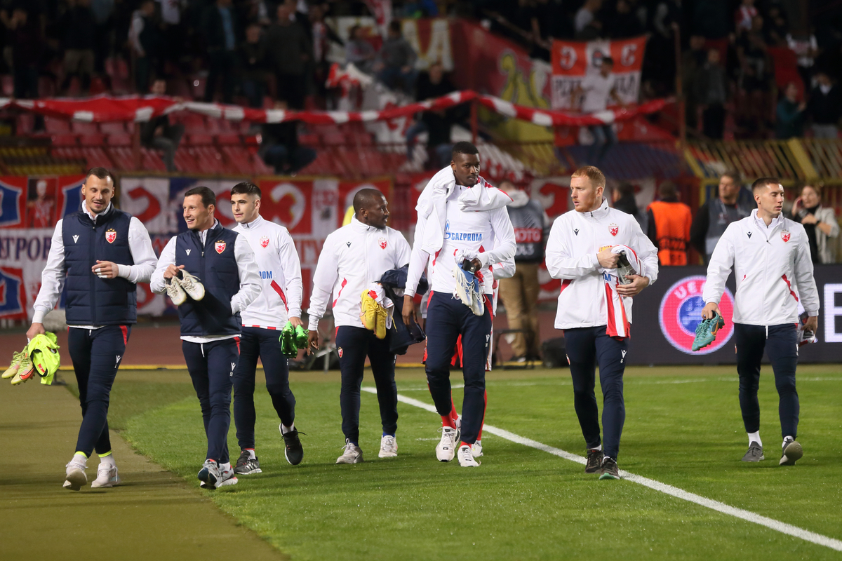 ZORAN POPOVIC golman, SLAVOLJUB SRNIC, NEMANJA MOTIKA, EL FARDOU BEN NABOUHANE El Fardu Ben Nabuhan, CALIFA COULIBALY Kalifa Kulibali, RADOVAN PANKOV, VELJKO NIKOLIC fudbaleri Crvene zvezde na utakmici UEFA Lige Evropa protiv Ferencvarosa na stadionu Rajko Mitic, Beograd 06.10.2022. godine Foto: Marko Metlas Fudbal, Crvena zvezda, UEFA Liga Evropa, Ferencvaros