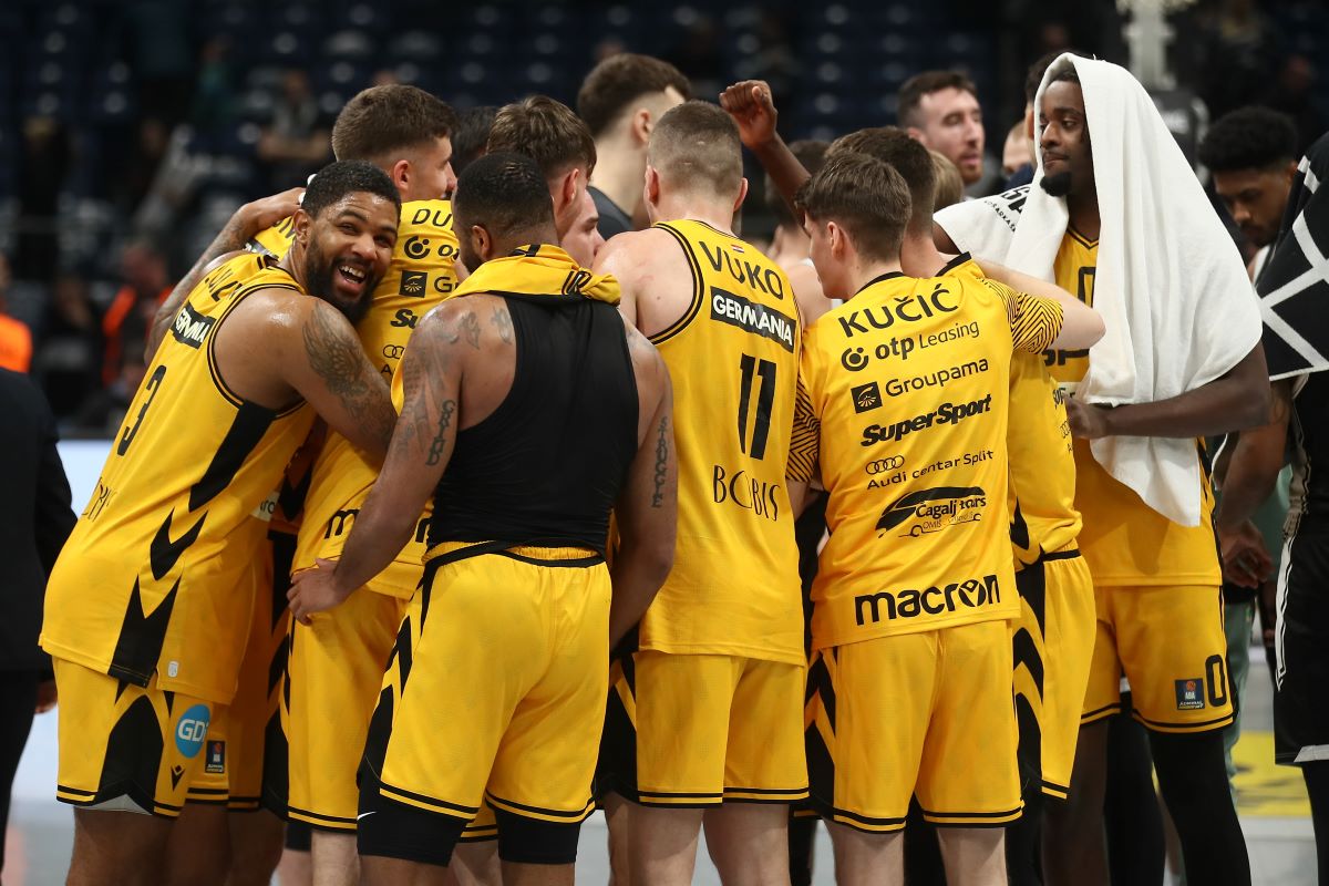 RADOST kosarkasa Splita na utakmici ABA lige protiv Partizana u hali Beogradska Stark Arena, Beograd 05.02.2024. godine Foto: Ivica Veselinov / MN PRESS KOSARKA, ABA LIGA, PARTIZAN, KK SPLIT