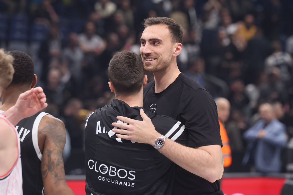 NIKOLA MILUTINOV kosarkas Olimpijakosa Pirej na utakmici Evrolige protiv Partizana u hali Stark Beogradska arena, Beograd 29.03.2024. godine Foto: Marko Metlas Kosarka, Partizan, Evroliga, Olimpijakos Pirej