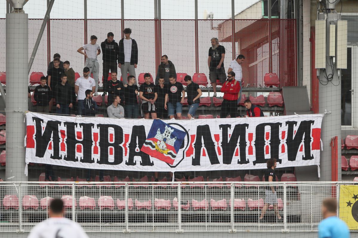 INVALIDI navijaci fudbalera Vozdovca na utakmici Mocart Superlige protiv Partizana na stadionu Vozdovca, Beograd 03.04.2024. godine Foto: Ivica Veselinov / MN PRESS FUDBAL, FOOTBALL, MOZZART SUPERLIGA, MOCART SUPERLIGA, PRVENSTVO SRBIJE, NATIONAL CHAMPIONSHIP, VOZDOVAC, PARTIZAN