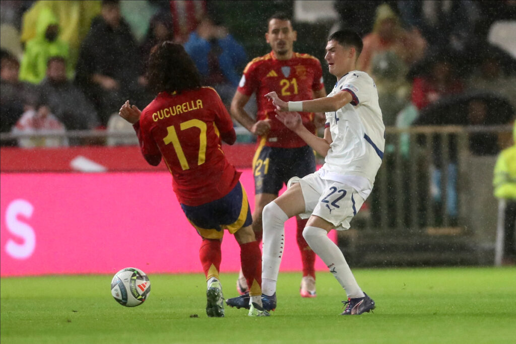 ANDRIJA MAKSIMOVIC fudbaler reprezentacije Srbije na utakmici UEFA Lige nacija protiv Spanije na stadionu Nuevo Arhangel, Kordoba 15.10.2024. godine Foto: Marko Metlas Fudbal, Reprezentacija, Srbija, Spanija, UEFA Liga nacija