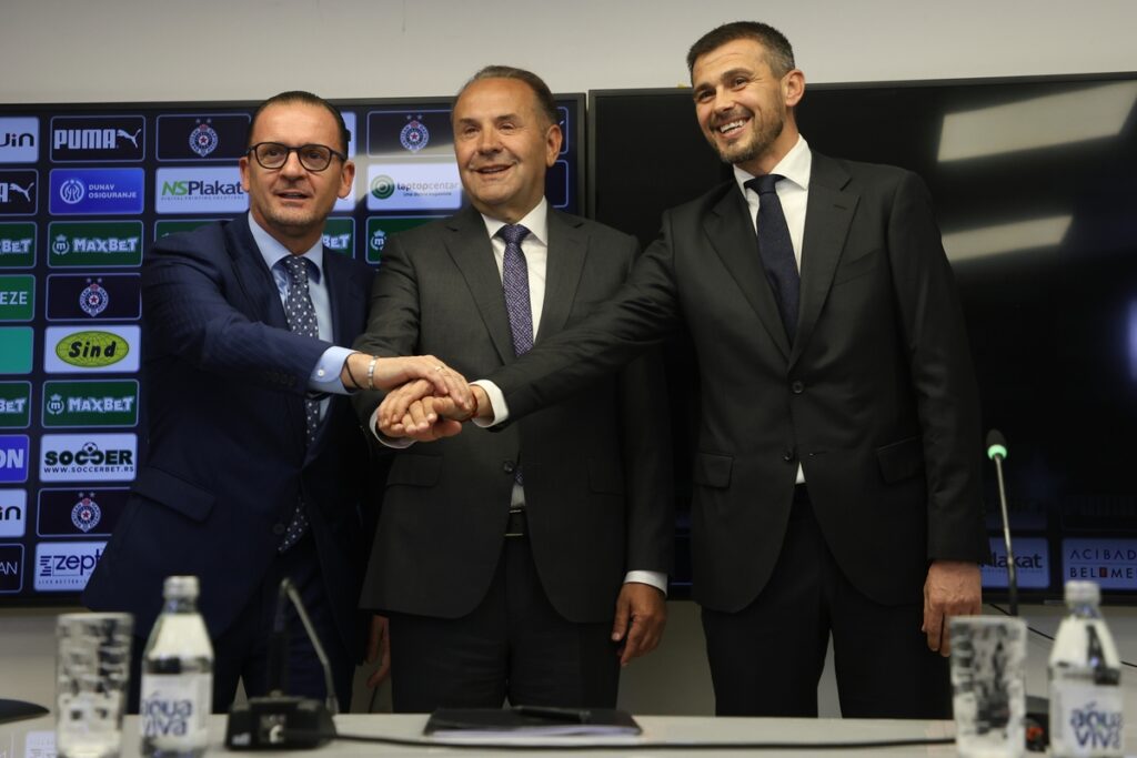 RASIM LJAJIC, PREDRAG MIJATOVIC, DANKO LAZOVIC na pres konferenciji uprave fudbalera Partizana na stadionu Partizana, Beograd 22.10.2024. godine Foto: MN Press/ss Fudbal, Partizan, Pres, Pres konferencija