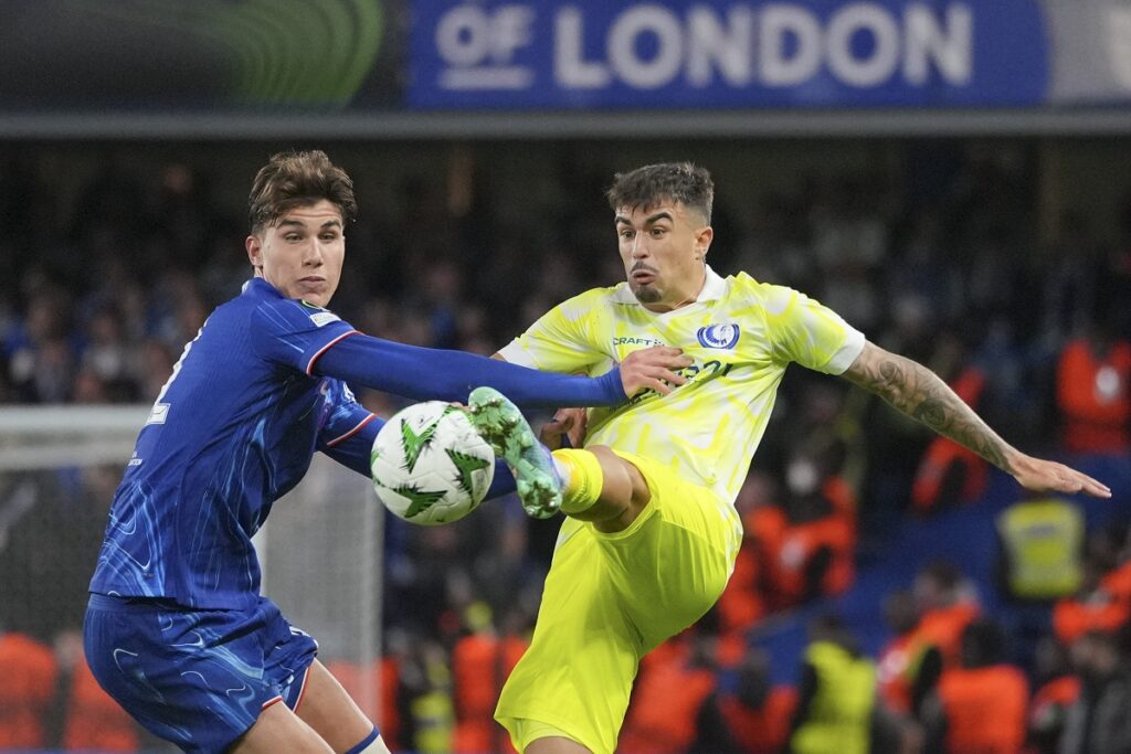 Gent's Tiago Araujo is challenged by Chelsea's Cesare Casadei, left, during the Europa Conference League opening phase soccer match between Chelsea and Gent at Stamford Bridge in London, Thursday, Oct. 3, 2024. (AP Photo/Kin Cheung)