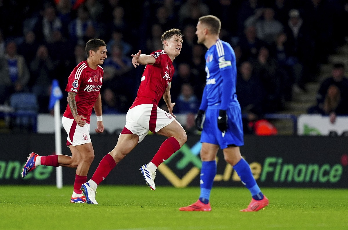 Nottingham Forest's Chris Wood, centre, celebrates scoring his side's first goal of the game during the Premier League match at the King Power Stadium, in Leicester, England, Friday Oct. 25, 2024. (Mike Egerton/PA via AP)