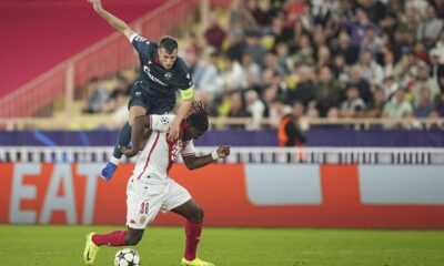 Monaco's Breel Embolo, right, and Red Star's Uros Spajic fight for the ball during the Champions League opening phase soccer match between Monaco and Crvena Zvezda, Red Star Belgrade, at the Louis II stadium, in Monaco, Tuesday, Oct. 22, 2024. (AP Photo/Laurent Cipriani)