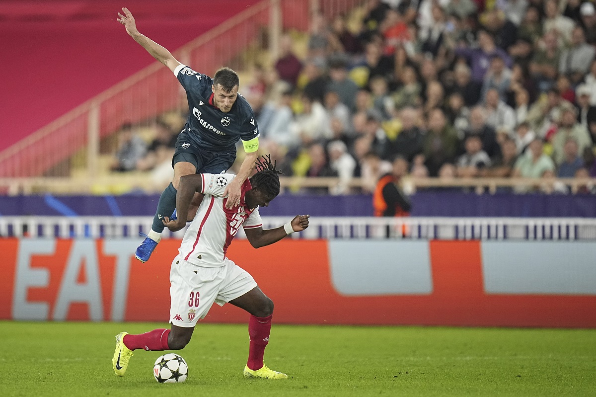 Monaco's Breel Embolo, right, and Red Star's Uros Spajic fight for the ball during the Champions League opening phase soccer match between Monaco and Crvena Zvezda, Red Star Belgrade, at the Louis II stadium, in Monaco, Tuesday, Oct. 22, 2024. (AP Photo/Laurent Cipriani)