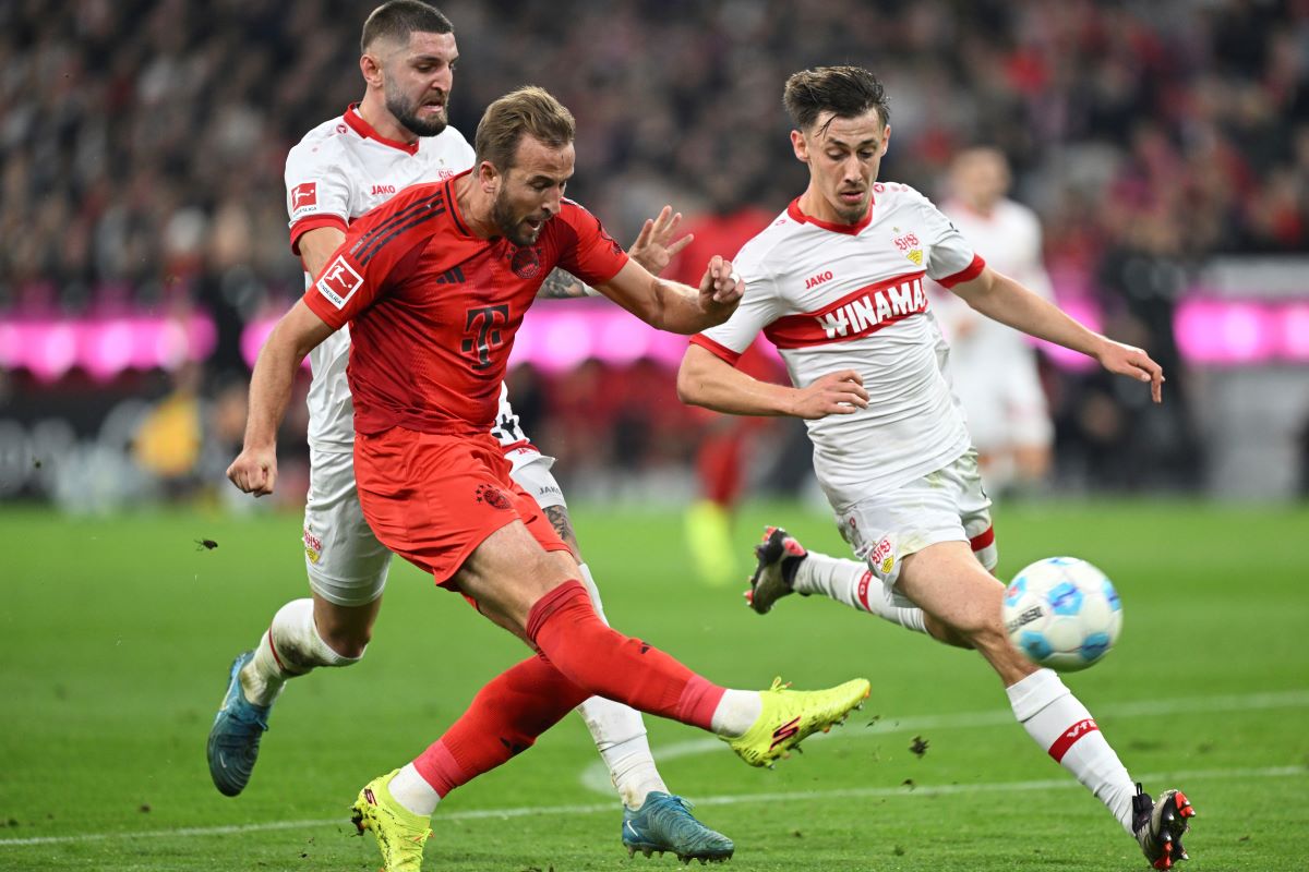 Munich's Harry Kane, left, plays against Stuttgart's Jeff Chabot during a German Bundesliga soccer match between FC Bayern Munich and VfB Stuttgart, in Munich, Germany, Saturday, Oct. 19, 2024. (Sven Hoppe/dpa via AP)