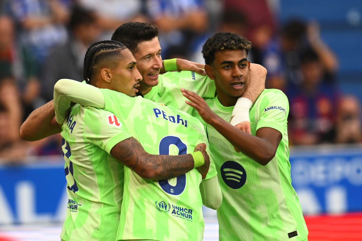 Barcelona's Robert Lewandowski, center, celebrates after scoring his side's 2nd goal against Alaves during a Spanish La Liga soccer match at the Mendizorroza stadium in Vitoria-Gasteiz, Spain, Sunday, Oct. 6, 2024. (AP Photo/Miguel Oses)