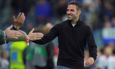 Como's Cesc Fabregas is congratulated following the Serie A soccer match between Atalanta and Como at the Gewiss Stadium in Bergamo, Italy, Tuesday, Sept. 24 , 2024. (Spada/LaPresse via AP)