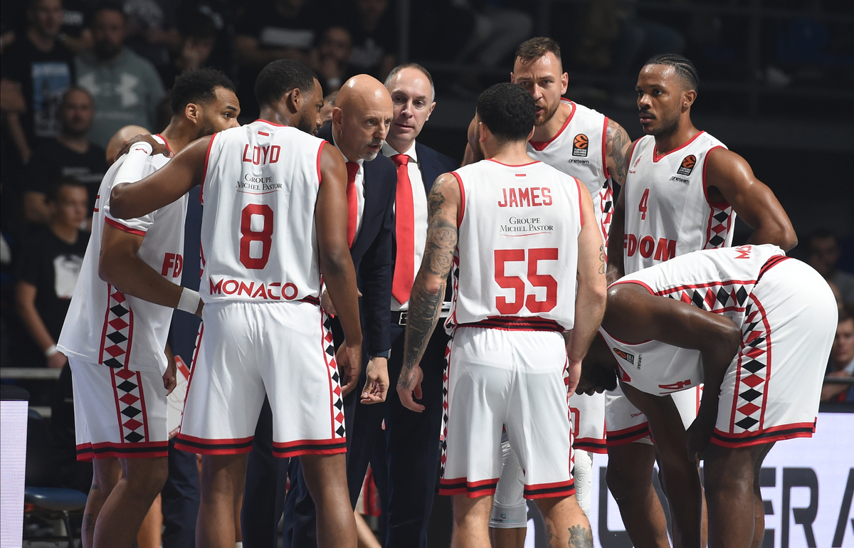 Trener i kosarkasi Monaka, na utakmici Evrolige protiv Partizana, u hali Aleksandar Nikolic. Belgrade, 30.10.2024. foto: Nebojsa Parausic/ MN Press BASKETBALL, EUROLEAGUE, PARTIZAN, MONACO