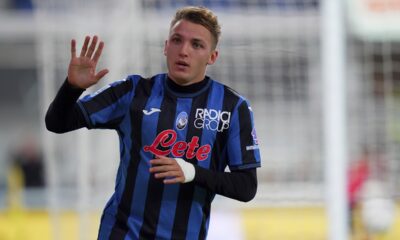 Atalanta's Mateo Retegui celebrates after scoring their side's second goal of the game during the Serie A soccer match between Atalanta and Genoa at the Gewis Stadium in Bergamo, Italy, Saturday, Oct. 5 , 2024. (Spada/LaPresse via AP)