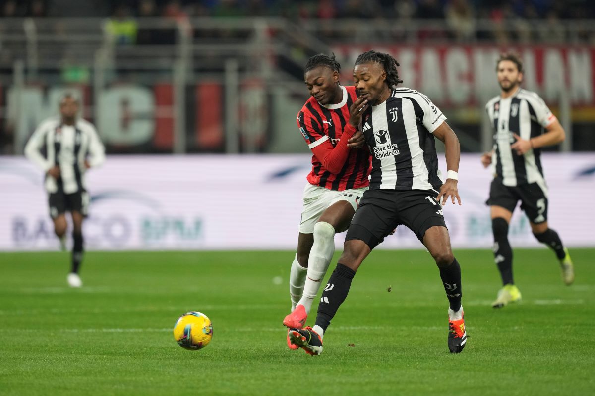 AC Milan's Rafael Leao, left, and Juventus' Khephren Thuram fight for the ball during the Serie A soccer match between AC Milan and Juventus at the San Siro stadium in Milan, Italy, Saturday, Nov. 23, 2024. (AP Photo/Antonio Calanni)